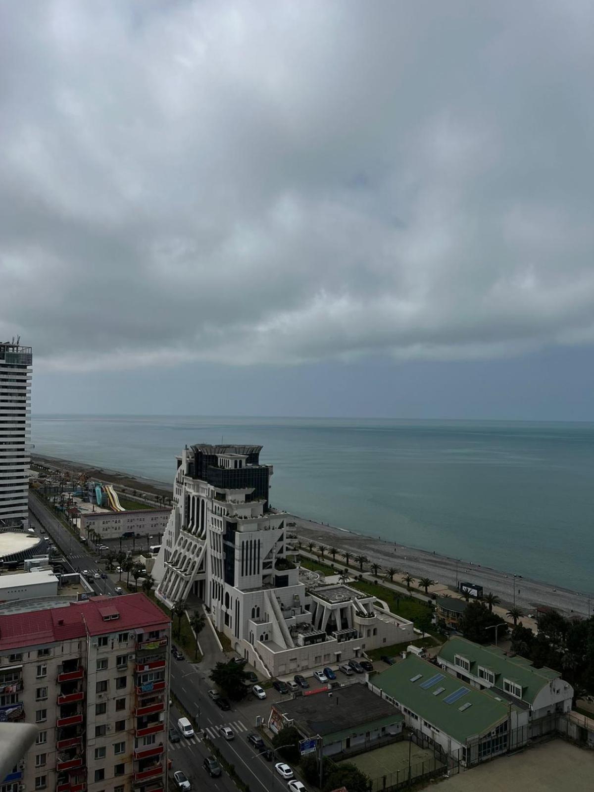 Holiday Premium Apartments Batumi Exterior photo