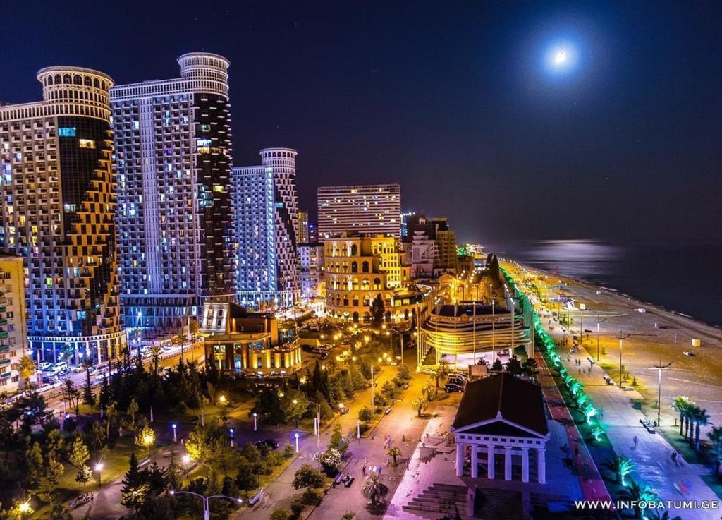 Holiday Premium Apartments Batumi Exterior photo