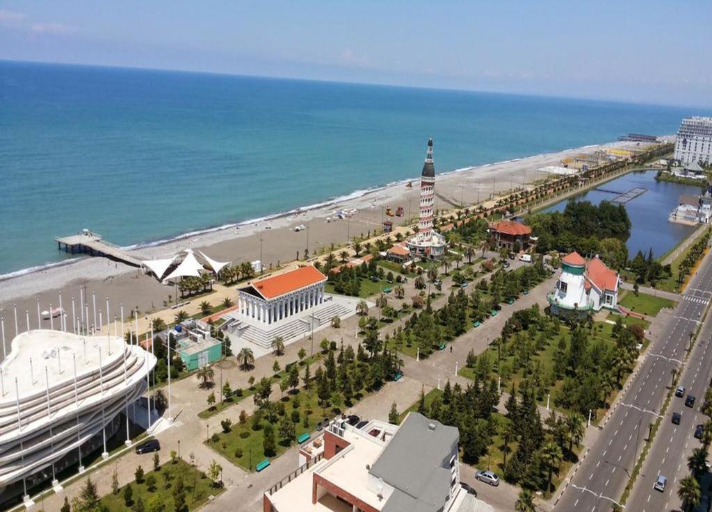 Holiday Premium Apartments Batumi Exterior photo